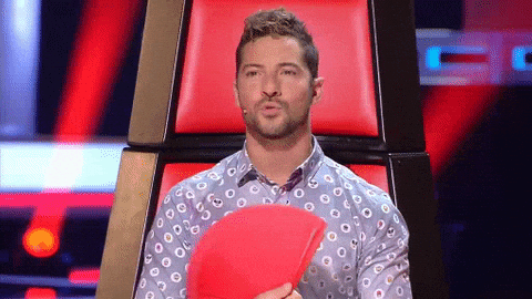 gif de bisbal abanicandose